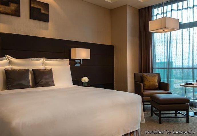 Renaissance Guiyang Hotel Room photo